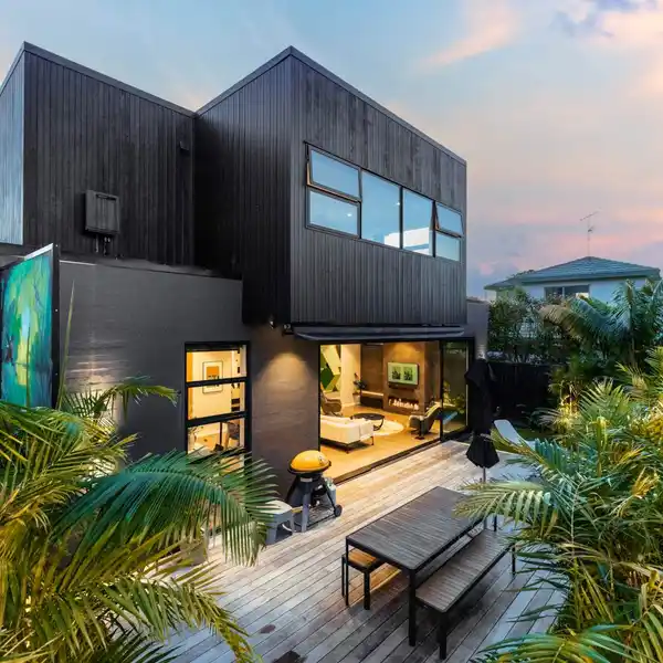 BOLD ARCHITECTURAL HOME WITH A RELAXING ATMOSPHERE DESIGN