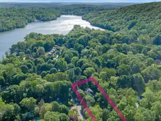 Serene Colonial Living with Deeded Lake Access