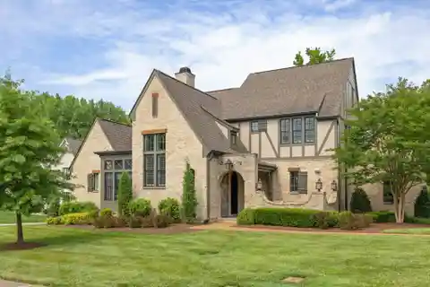 Privacy and Luxury on a Peaceful Cul-de-sac