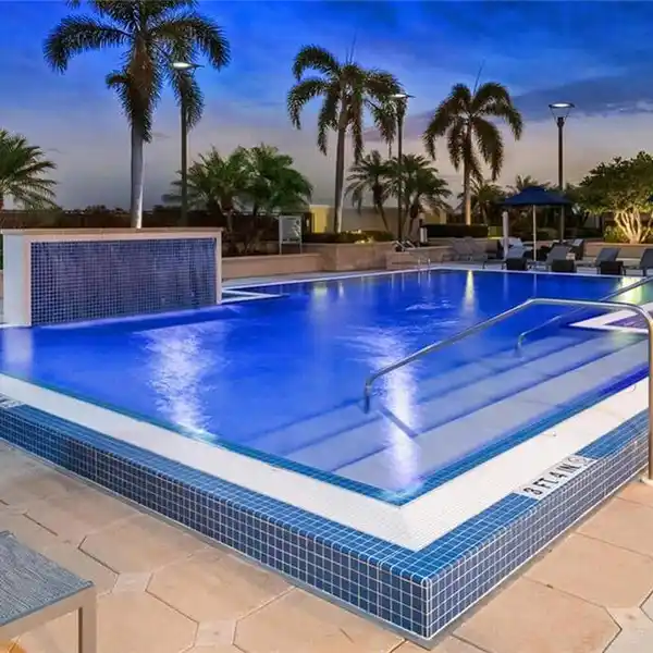 BEAUTIFUL RESIDENCE IN THE STRADA AT THE MERCATO