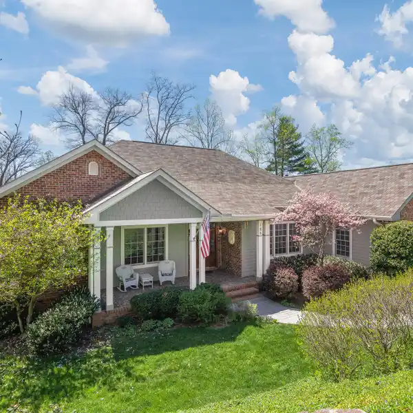 IMPECCABLE HOME WITH LONG-RANGE MOUNTAIN VIEWS