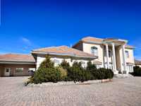 LUXURY AND FUNCTIONALITY ON 15 SERENE ACRES