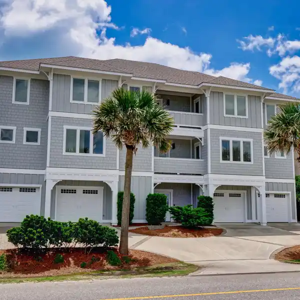 EXCEPTIONAL FIGURE EIGHT ISLAND PROPERTY