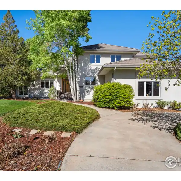 BEAUTIFUL CUSTOM HOME ON PTARMIGAN GOLF COURSE