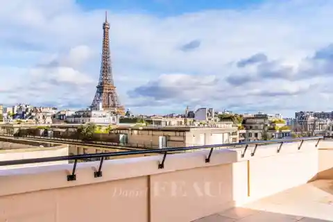 Meticulously Renovated Luxury Pied-a-terre