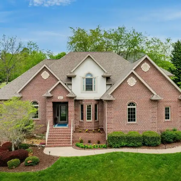 TRADITIONAL HOME IN DESIRABLE STRAWBERRY FIELDS