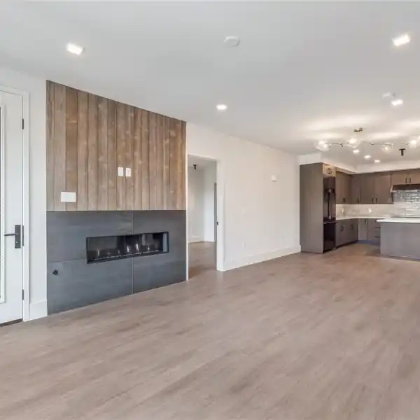 EXCELLENT HOME AT THE BASE OF MOUNT ROYAL