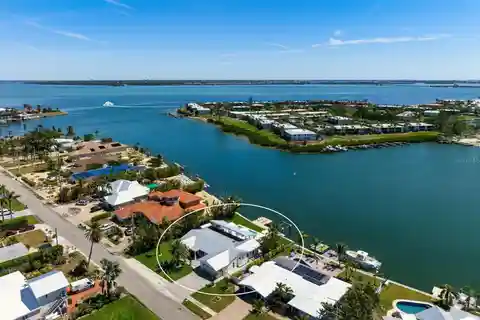 Wonderful Waterfront Retreat