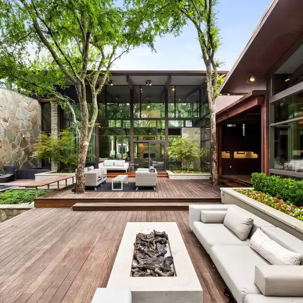 A TRUE CONTEMPORARY MASTERPIECE