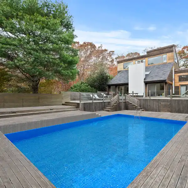 IMMACULATE CONTEMPORARY HOUSE