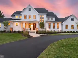 Luxurious Modern Farmhouse on Five Private Acres