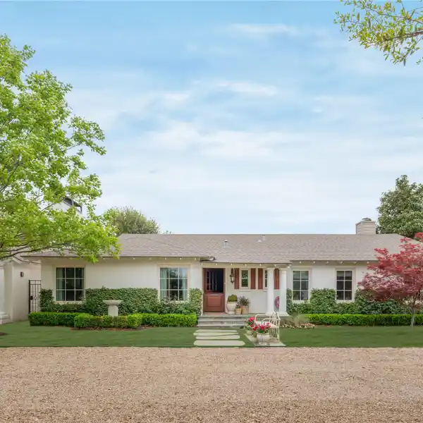 PRIVATE RETREAT IN PRESTON HOLLOW