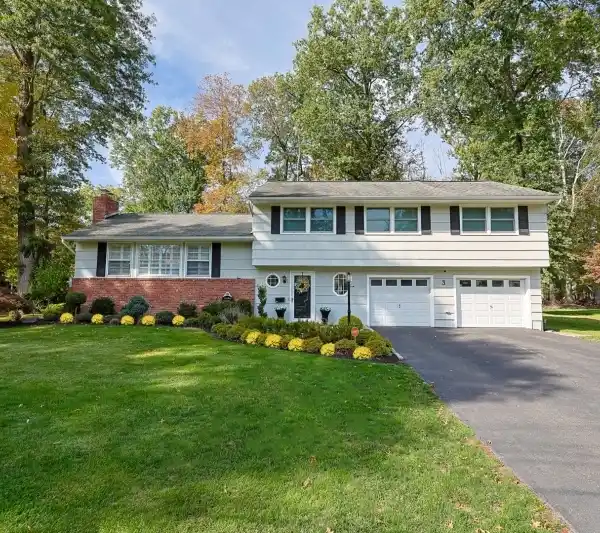 FLORHAM PARK HOME WITH OPEN FLOOR PLAN