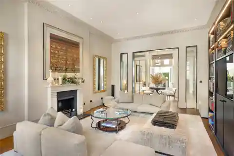 Spacious Maisonette with an Exceptional Layout