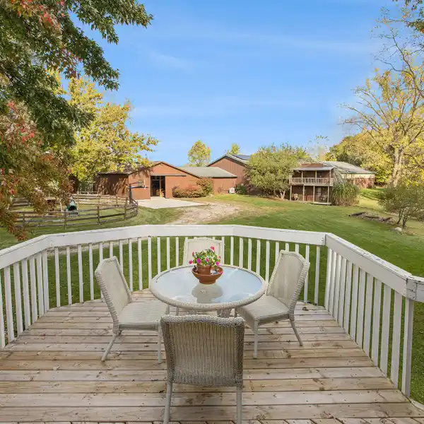 VERSATILE EQUESTRIAN RETREAT WITH INDOOR ARENA