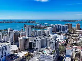 Elegant Downtown Escape with Full Amenities