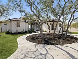 Hill Country Elegance Meets Modern Luxury