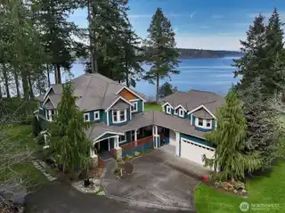 Amazing Home Above Holmes Harbor