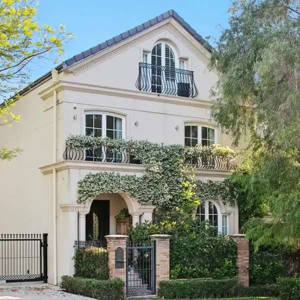 STYLE AND SOPHISTICATION WITH AN EASY LOW-MAINTENANCE LIFESTYLE