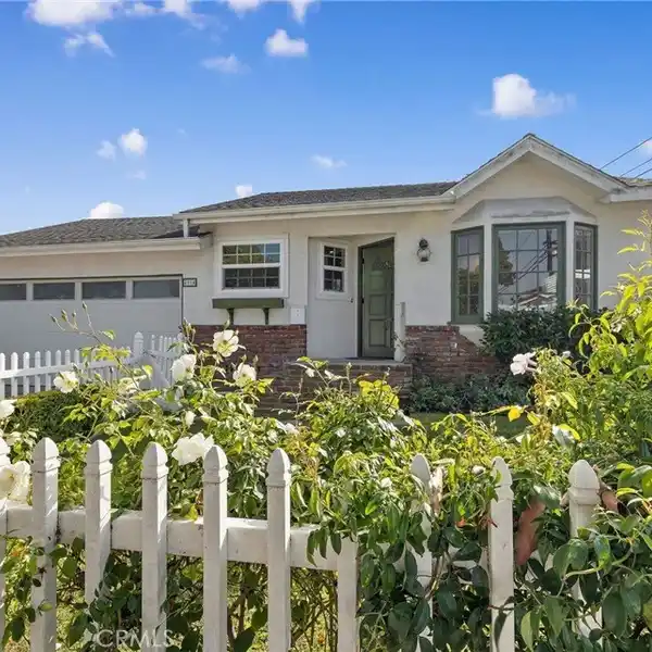 BRIGHT HOME WITH TIMELESS MODERN CHARM