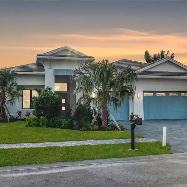 COASTAL MODERN LIVING WITH FANTASTIC AMENITIES