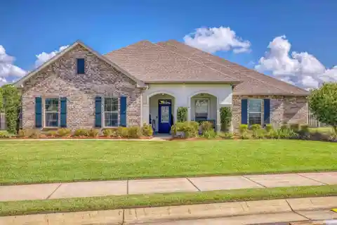 Serene Backyard Oasis with Gunite Pool