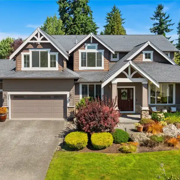 CLASSIC TRADITIONAL HOME IN SOUGHT-AFTER SUNBROOK