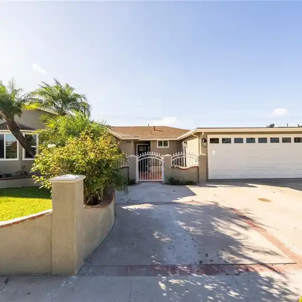 BEAUTIFULLY UPDATED POOL HOME