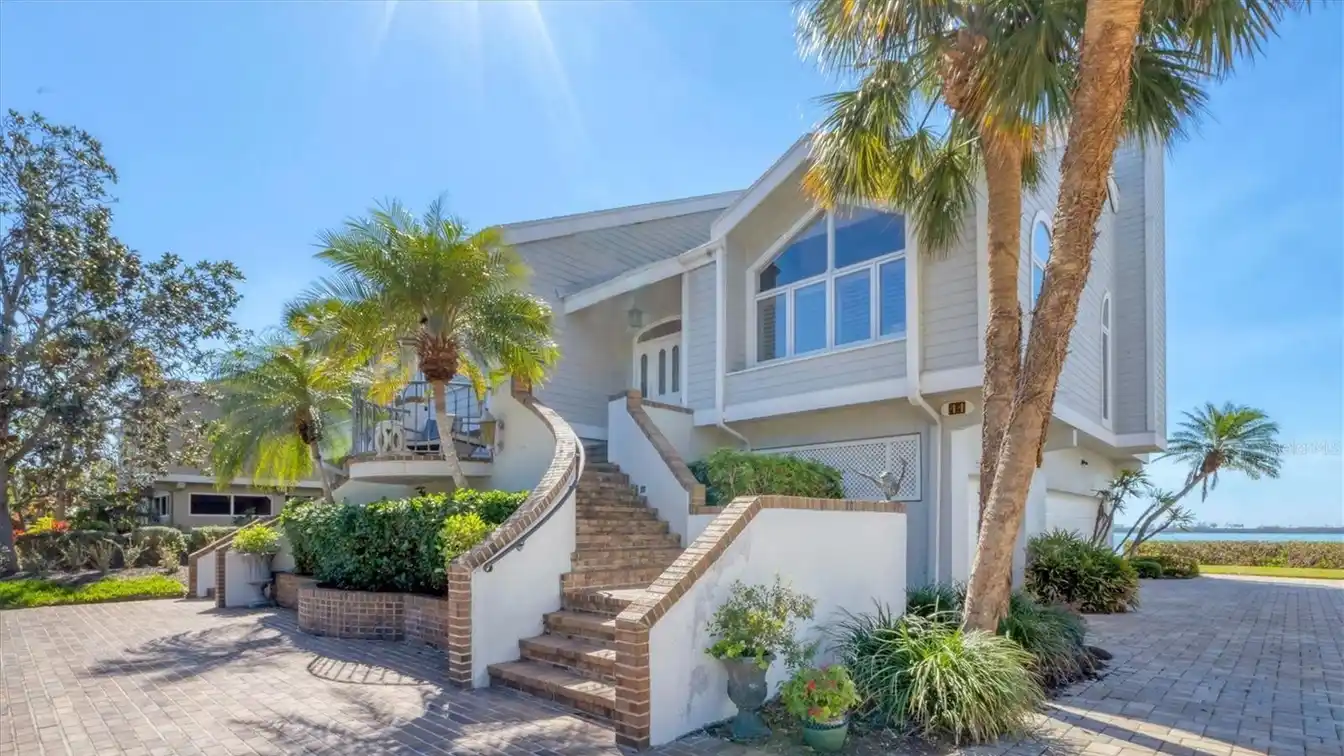 Rare Gem Directly on Sarasota Bay