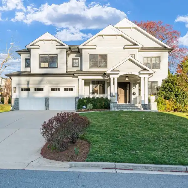 BEAUTIFUL HOME WITH IMPECCABLE FLOOR PLAN
