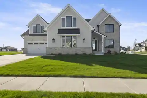 Spacious and Luxurious Five Bedroom Home with a Flexible Plan