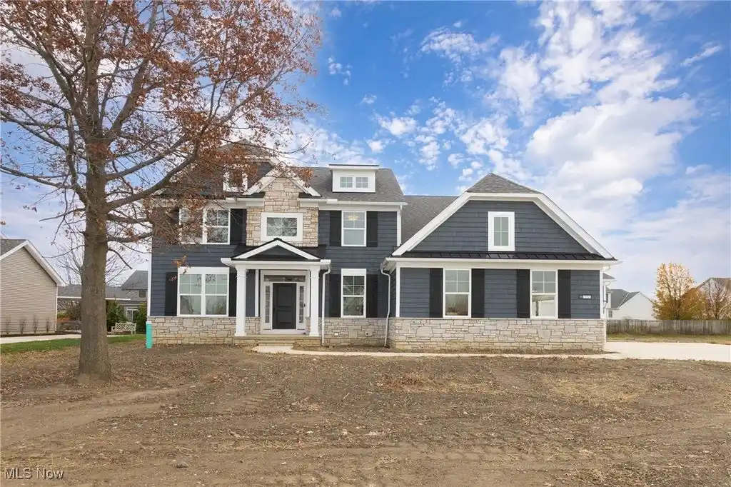 Beautiful New Luxury Construction in Avon Lake