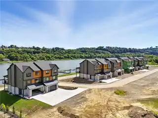 Luxury and Convenience in Miramar Landings