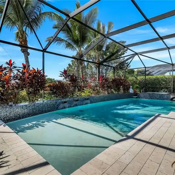 DISCOVER YOUR SLICE OF PARADISE IN STUNNING HOME