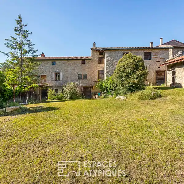 FORMER STONEMASON'S HOUSE IN A SOUGHT-AFTER COMMUNE