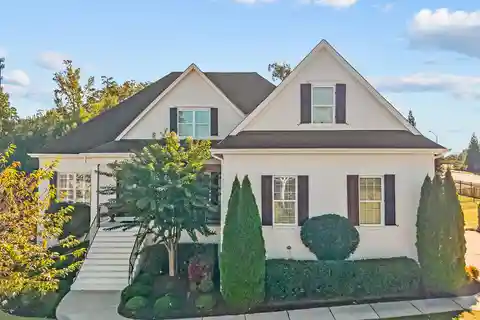 Elegant Ranch-Style Living with Designer Touches