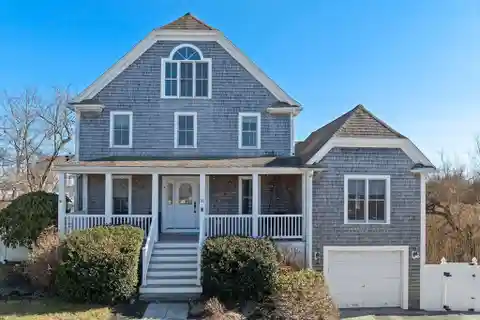 Beautifully Renovated Home Three Houses from the Beach