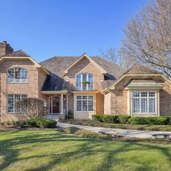 BEAUTIFULLY APPOINTED HOME IN THE HIGHLY DESIRABLE MUIRFIELD NEIGHBORHOOD