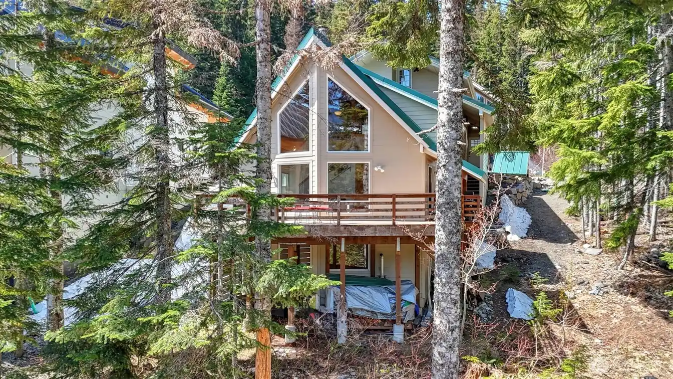 Rare Gem at the Top of Hyak Estates