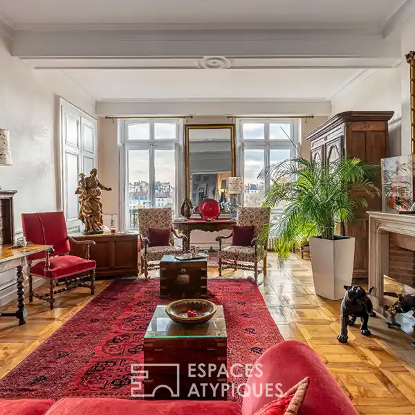 THIRD FLOOR APARTMENT IN A BEAUTIFUL BOURGEOIS BUILDING