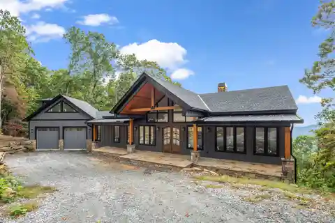 Elevated Mountain Living in Bright's Creek