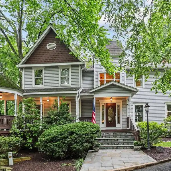 GORGEOUS VICTORIAN HOME