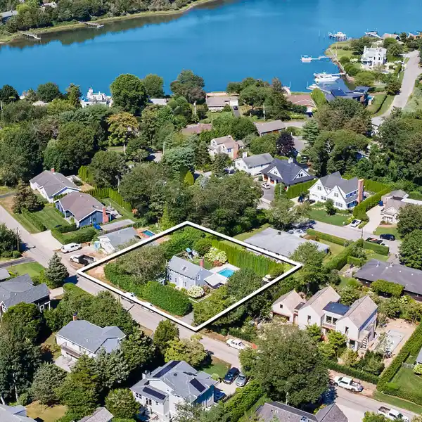 HAMPTONS CHIC RENTAL NEAR BEACH