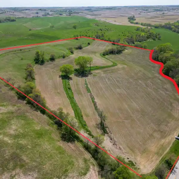 33 TRANQUIL AND ACCESSIBLE ACRES