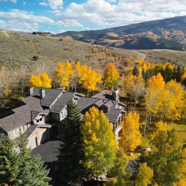 IMPECCABLE RESIDENCE ON 8.5 GATED ACRES