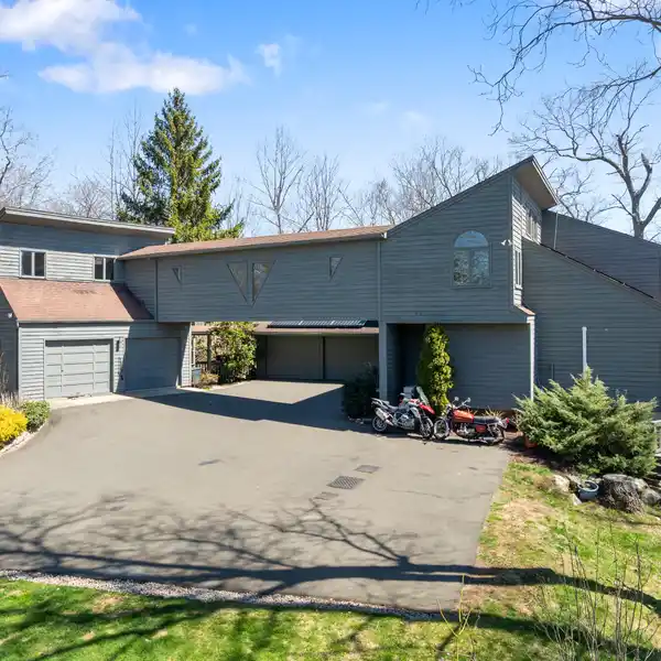 ELEGANCE AND TRANQUILITY IN STONY CREEK