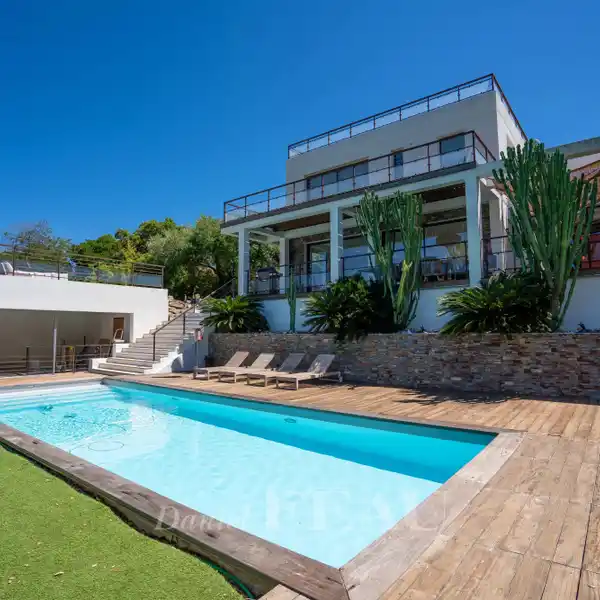 ENTIRELY RENOVATED MID-20TH CENTURY PROPERTY