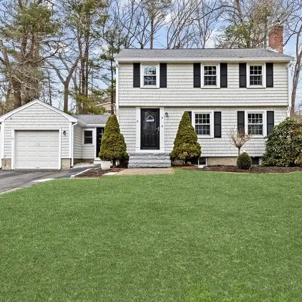 PICTURE-PERFECT COLONIAL