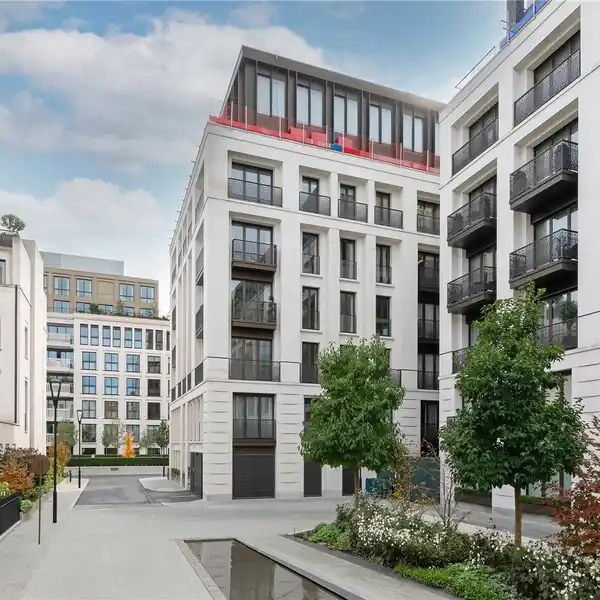 SPACIOUS APARTMENT IN THE EXCLUSIVE CHELSEA BARRACKS