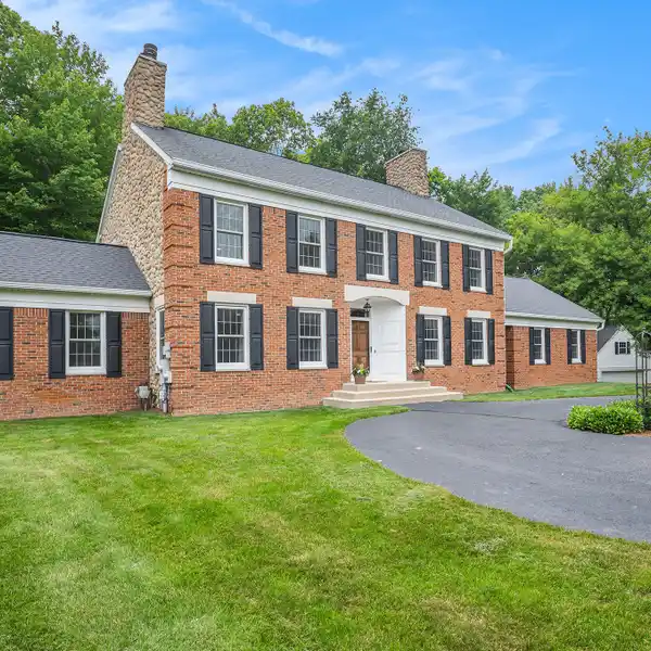 EXTRAORDINARY ESTATE ON TEN-PLUS ACRES